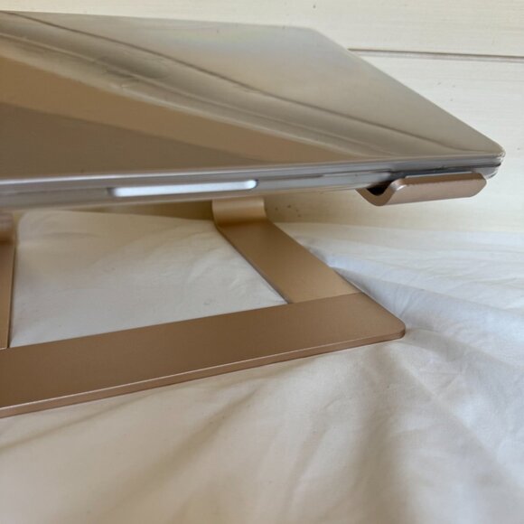 EUC Soundance Laptop Stand, Aluminum, Compatible with 10 to 15.6 in Laptop, Gold - Picture 15 of 16